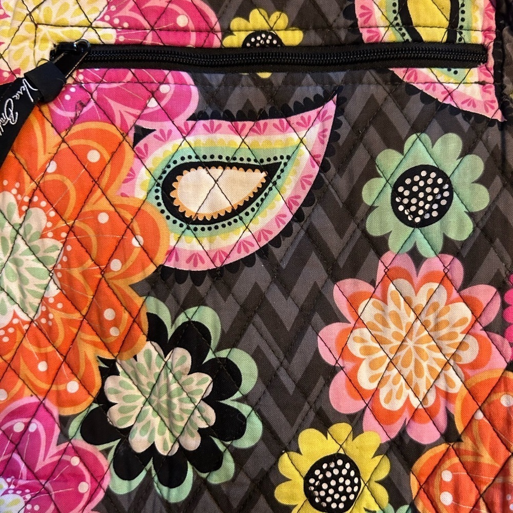 Vera Bradley Crossbody in Ziggy Zinnia EUC - Picture 7 of 10
